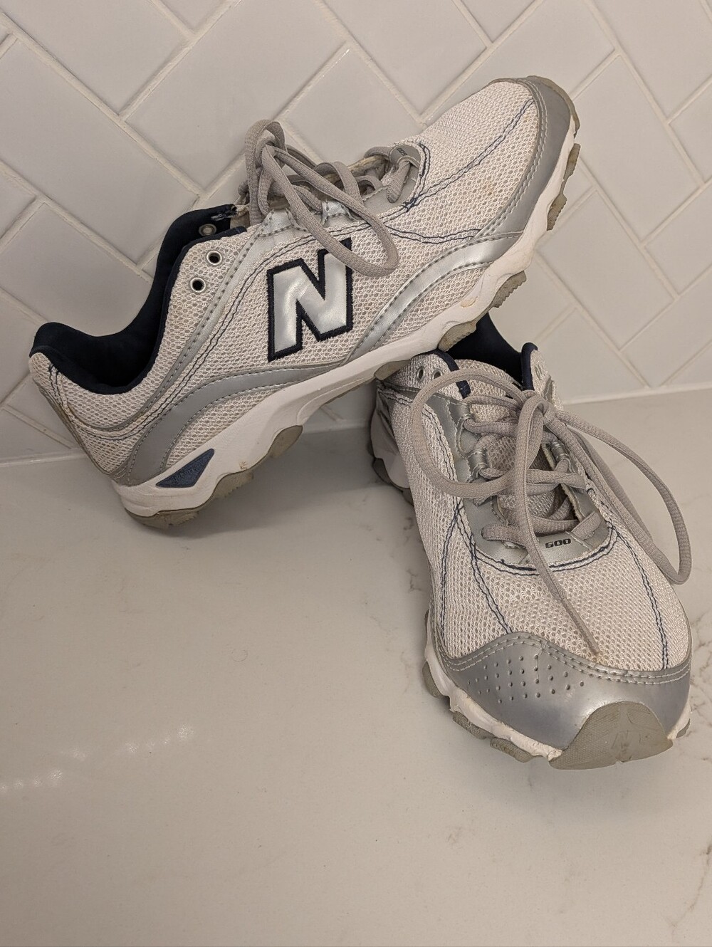 New Balance Women's White and Silver Lace-Up Sneakers Size 9.5 Sporty Casual